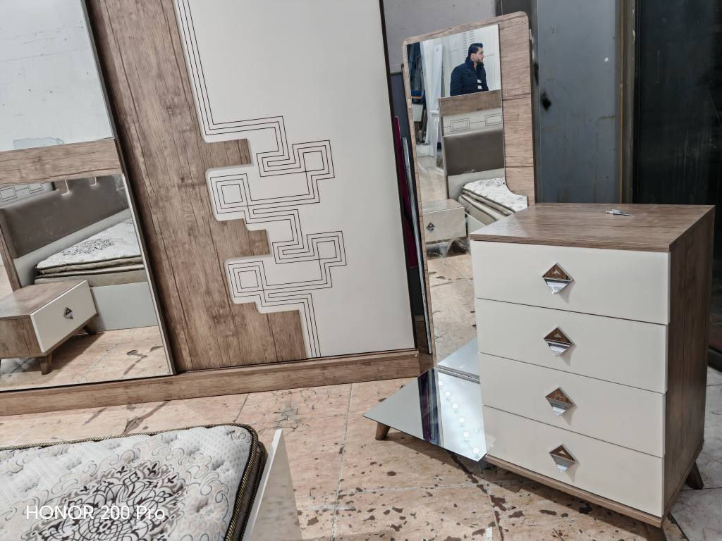 ژووری نوستنی تورکی
بەلاش تەنیا بە پارەی دۆشکەکەی
کانتۆر و سیسەم و مێزتەوالێد و دوو کۆمێدی و دۆشەکی دوو دیو
ناونیشان سلێمانی کانی سپیکە خوارمزگەوتی تەبایی بەرامبەر مارکیتی کەوێ
*********** السليمانية, العراق
