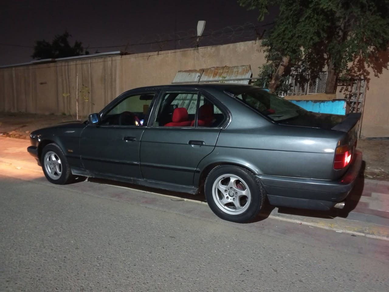 سلام عليكم
بي ام دبليو  BMW 252 
موديل 93
رقم ديالى نكليزي سنويه  لل31 شهر ال2
كير ومكينه مكفولات
حداديه جديده كهربايات كلها شغاله 
تخم تاير وباتري جديد سياره حلوه غرفتها حلوه
مناقصها شي 
بسمي تحويل ثاني يوم مكان السياره كربلاء 
السعر 46 وبيها مجال الاستفسار ***********
