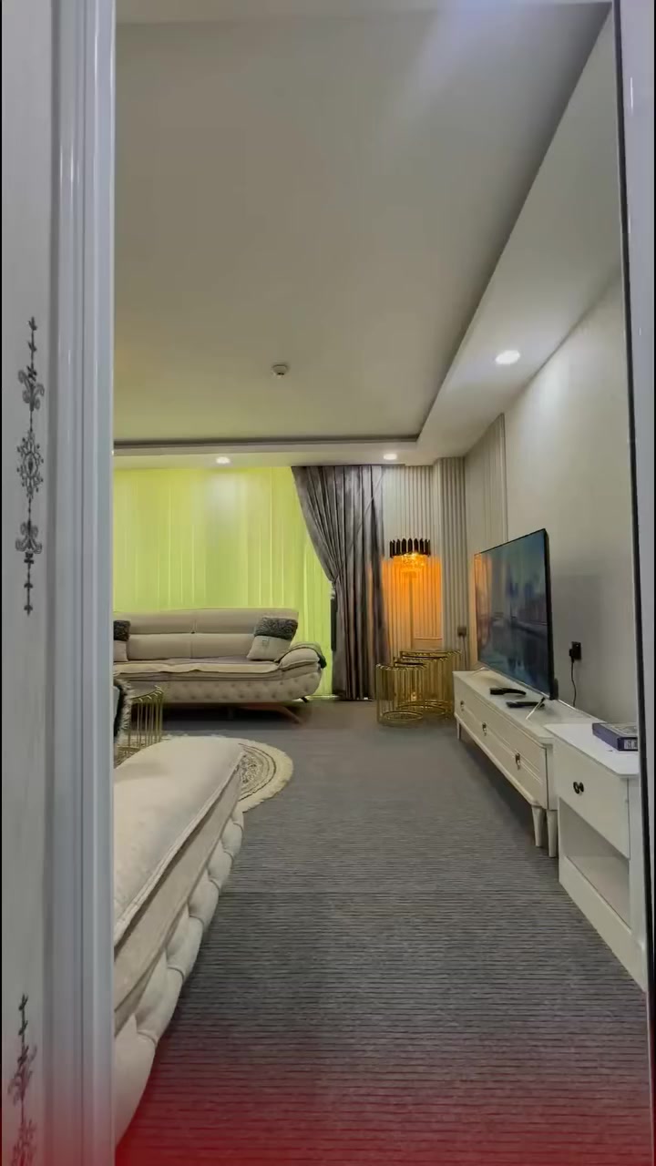 شقة غرفتين  وصاله مؤثث VVIP اثاث فاخر 
للبيع واللايجار

موقع متميز داخل مجمع لايف تاورز
خيار مثالي للسكن العائلي أو للاستثمار.
الشقة جاهزة تمامًا – لا تحتاج إلى أي شيء 

الموقع اربيل : مجمع لايف تاورز بلمربع الذهبي مقابل امباير 

‎الهدوء والراقي والجمال في مكان واحد

‎خدمات 24 ساعه 
‎كهرباء+ماء 24
‎يوجد داخل مجمع قاعة جيم 
‎العب اطفال + كيمك
‎مطاعم +كافتريات 
‎ماركت 24 ساعه

 محمد عمر

***********
***********
