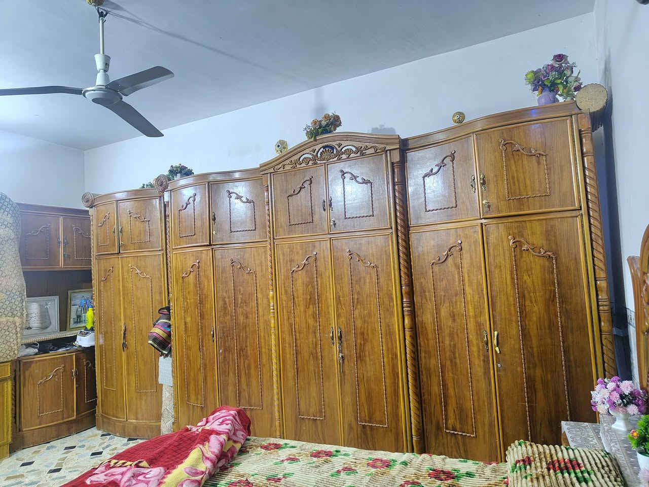 السلام عليكم غرفه اخشاب للبيع السعر 800 غرفه نظيفه رقم الهاتف ***********
