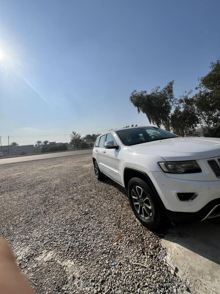 جيب  خليجي  2014 لمتد 4x4 فول موصفات 1/1  بيه صبغ شبر تقريبا مع بار نفس الجملغ والباب بي بارد وبعض التكحيلات يعني ملاحضات بسيطه
مرواس حسب القناعه

حجم المحرك : 6سلندر 3600  
ماوس وضعيات قياده الفور ويل 
* بانوراما
*غرفه السياره عسلي جلد 
*اناره ترحيب 
*حساس مطر 
بصمه دخول ذكي
*صندوق كهربائي 
*شاشه كبيرة 
*كامره دواره 
*كشنات الاماميه كهربائي 
*خزن وضع المقاعد والستيرن 
*ويل حجم  20
هوك امامي خلفي
*شفتات ستيرن 
* حساسات خلفية وامامية 
*دبل كزوز 
* مرايا متحركه عند الرجوع للخلف  
*مري شفط
*ستيرن كهربائي متحرك  
* كشنات تدفئة امامي وخلفي 
* كشنات امامي تبريد 
* ستيرن تدفئة   
* لد امامي ~لايت زينون بلادي   
*سيدي 
*دمام خلفي 
*ايكو 
*زراك لايت
*تبريد قطعتين 
* سستم صوت ٩ سماعات دمام خلفي 
* اشارات مرايا 
*كير طيارة 8 نمر 
* تحكمات ستيرن 
* تدفئة مرايا جانبيه 
رقم بغداد
السياره جديده
مكان السياره ديالئ
 
***********
