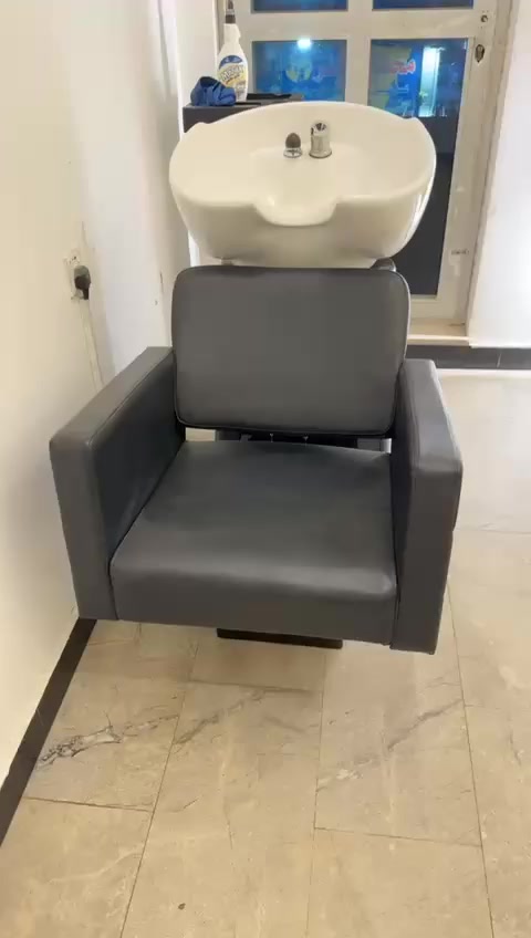 اغراض صالون للبيع ب اسعار مناسبه وبحاله  جيده جدا يوجد اشياء اخرئ غيرها ايضا للاستفسار علئ الرقم *********** العنوان زيونه
