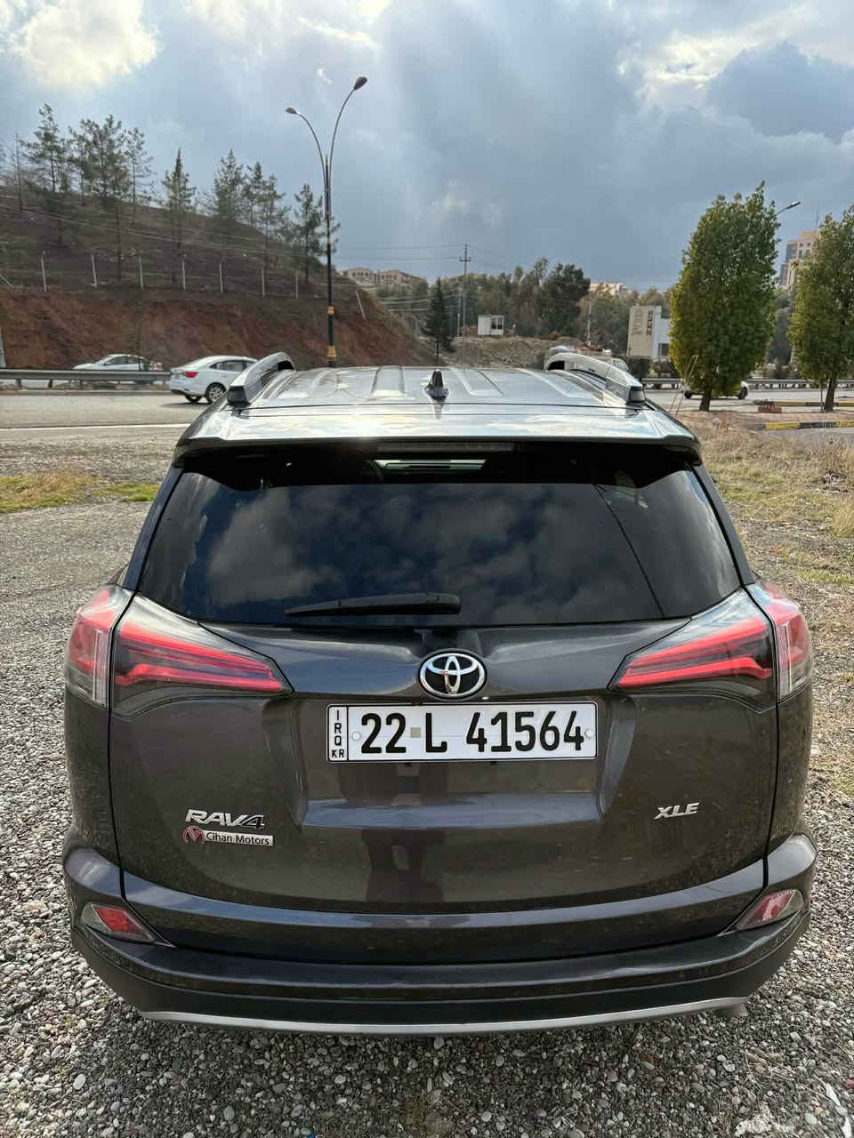 RAV 4 2017
ئەمریکی - بێ بۆیاخ ،بێ ئێرباگ و بێ ژوور تەنها شاسی یەک قۆپی گجکەی هەیە هەر چانەکرایتەوە - سێ جێ كەمەک تعديلى هەیە ، مواصفاتى فول XLE ( بەسمە - سلايت - شاشه - كاميره - رادار  - خەتی جادە - لایت لید و زینون...)
تا ئێستا تەنها 69000 مایل ڕۆشتیە
گێڕ و مەکینە و تبرید بە شەرت 
ڕەقەم و هەزە و سنوی نوێ
خاوێن و یەک دینار مسروفی نییە
بۆ ڕەسمی زیاتر نامە بنێرە
رقم تلفون ***********
سعرى 165$ مجال أربيل, العراق
