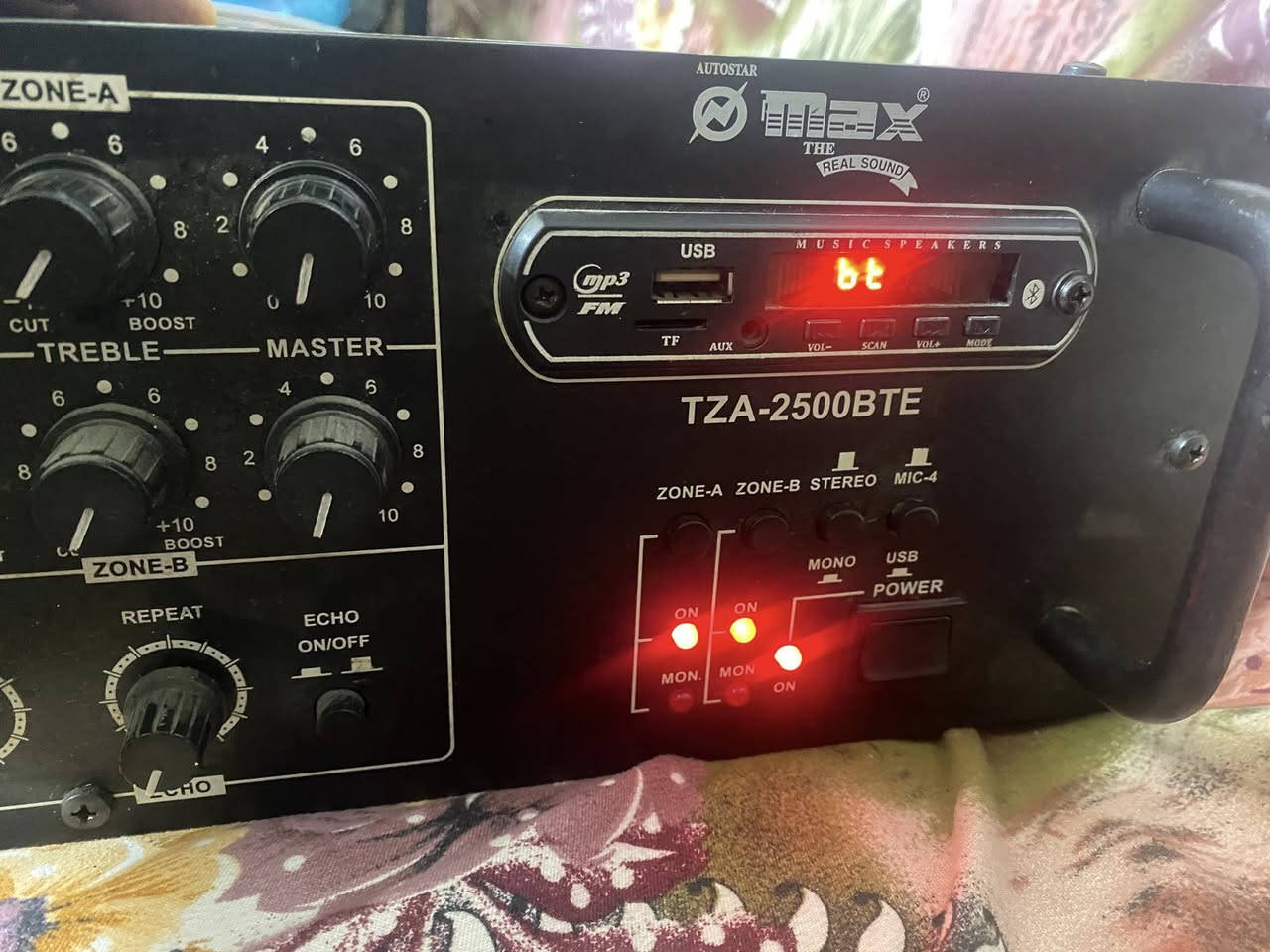 امبلي فاير الطول 60 سانتيم
اواكس وفلاش وبلوتوث 
السعر 150
وزنه يمكن بيه 30 كيلو
يشغله 8 سماعات
توصيل موجود
***********
