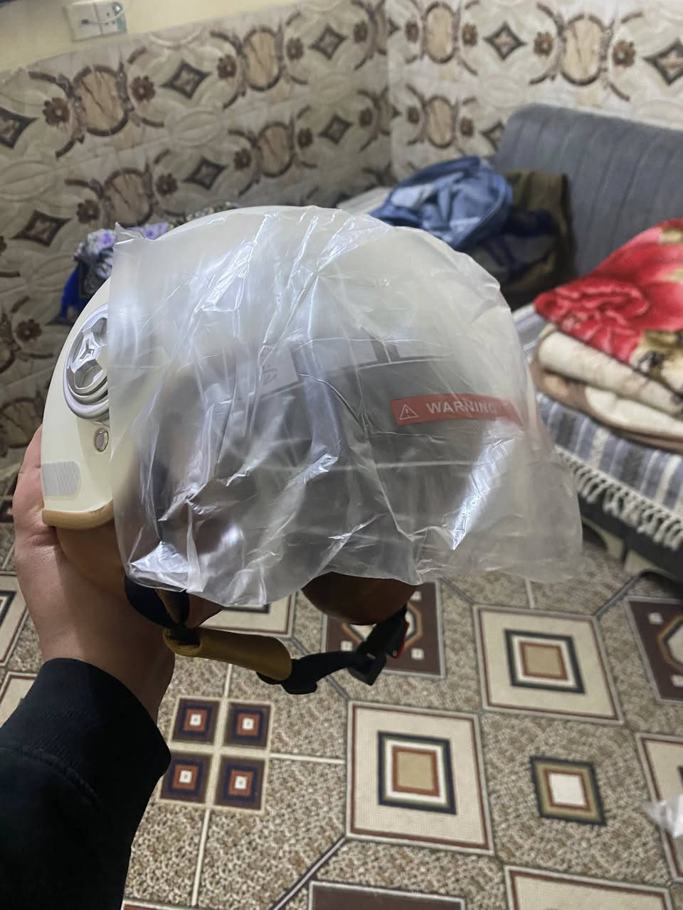 خوذ العدد اثنين سعر الوحده ٧٥
مكاني بغداد الشعب 
الخوذ جدد مامستعملات الاثنين لون ابيض
***********
