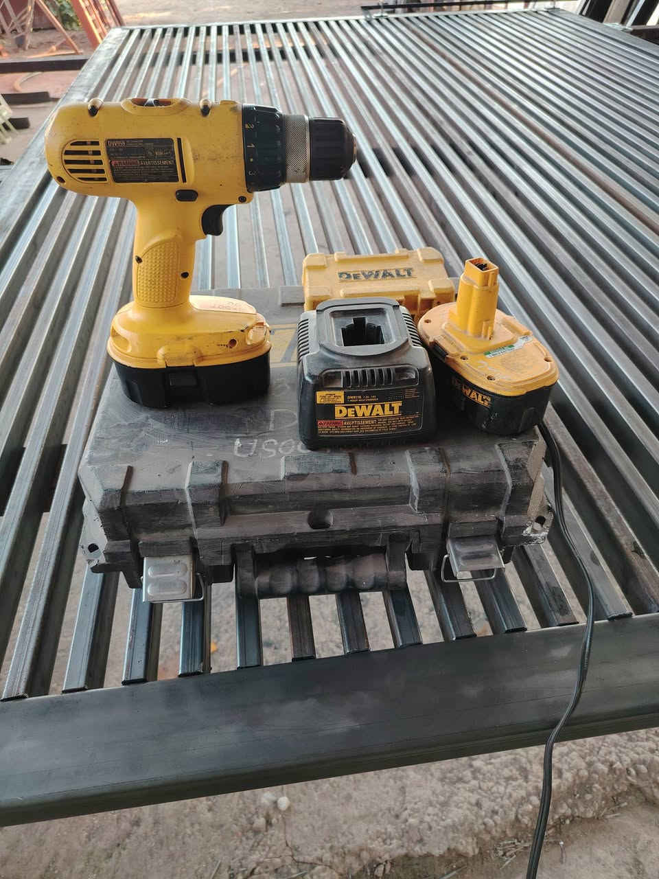 السلام عليكم اخوان دريل ديولت مكسيكي كامل مكمل بطاريات 2للبيع


**إذا كنت صاحب هذا الإعلان وتريد حذفه لأي سبب، رجاءا أرسل رسالة إلى الدعم الفني**