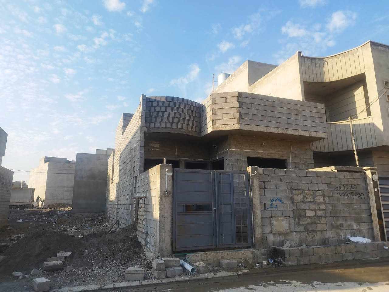 هيكل لبيع حي الملايين الثانيه قرب جامع ضيوف الرحمن مساحة الهيكل 150واجهه 7ونص غرفتين نوم هول ستقبال مطبخ صحيات داخل وخارج تأسيس مجاري وكهرباء كامل باقي تفاصيل على خاص او على الرقم ***********
***********
