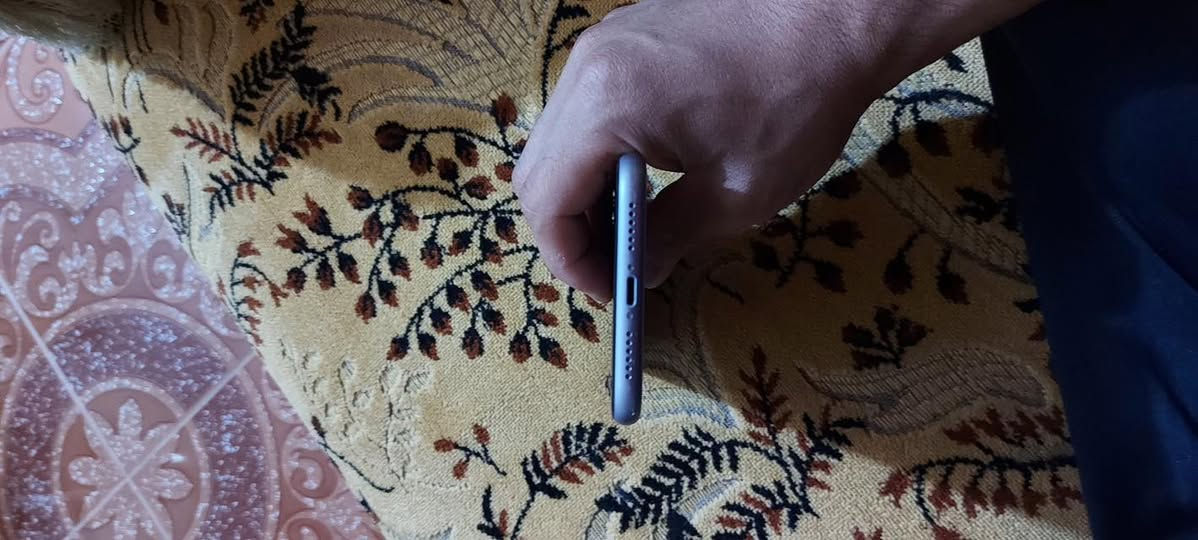 السلام عليكم
ايفون ١١ عادي 
وتر بروف امريكي 
الجهاز ما مفتوح بلادي 
بطاريه ٨٢ 
ذاكره ١٢٨ 
الجهاز فقط بيه شخط كلش صغير بالشاشه ما مأثر بشي و ما يبين اله تركز عليه و حته بالتصوير ما يبين 
سعره ٢٥٠ ويرهم مراوس ب بوكو 
 المكان :- الانبار - الرمادي


**إذا كنت صاحب هذا الإعلان وتريد حذفه لأي سبب، رجاءا أرسل رسالة إلى الدعم الفني**