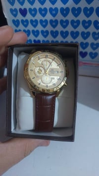 ساعة • للبيع