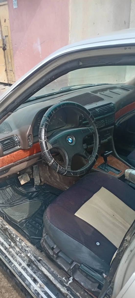 سلام عليكم بي ام 735كيرومحرك شرط فول اتوماتيك وكاله وتحويل هزه كامله باقي عل تحويل سعر ٣٠ وبيه مجال ***********
