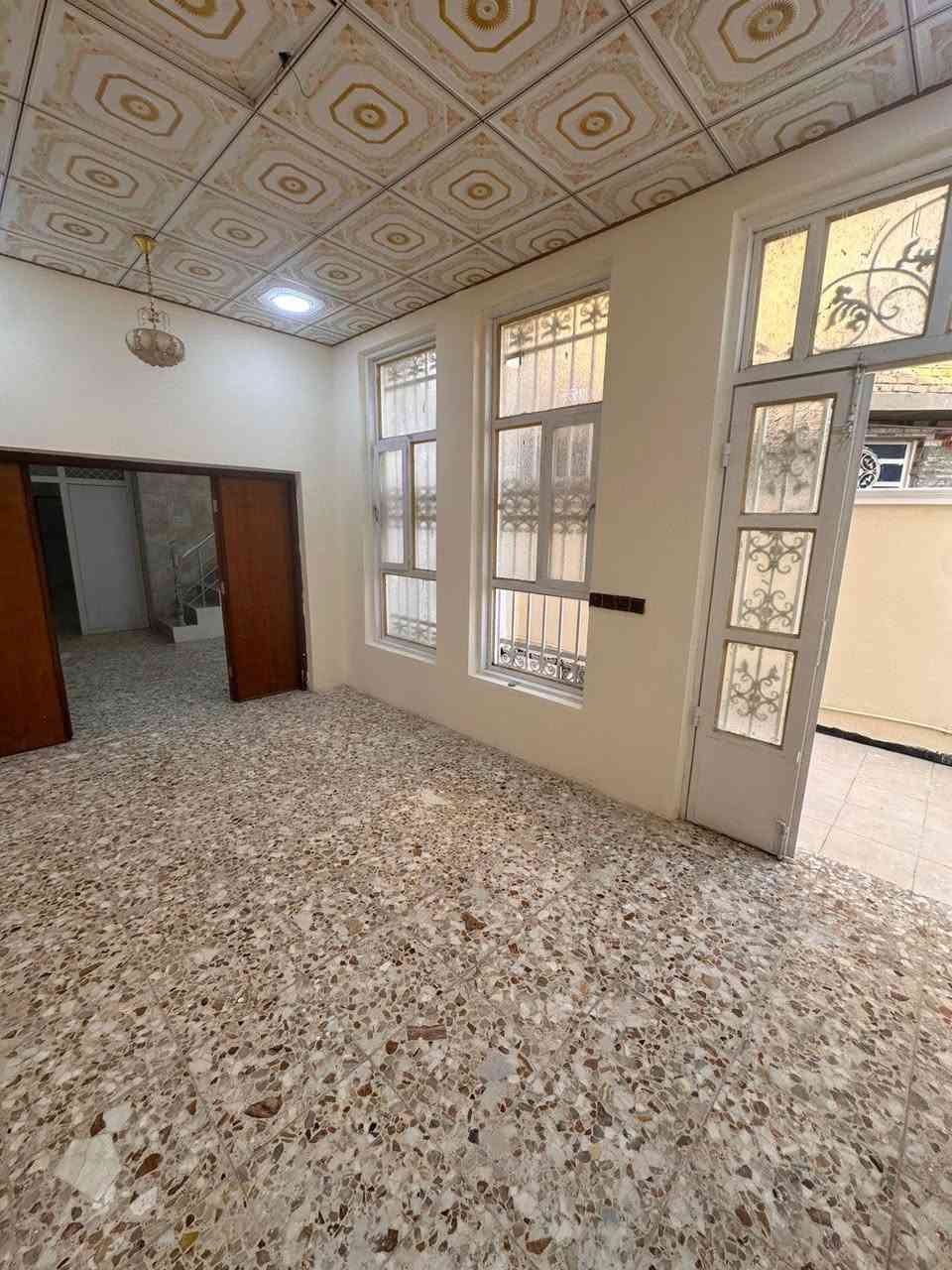 دار بناء حديث للبيع في الديوانيه
طابو صرف  بناء كونكريت مسلح 
حي الفرات خلف شركه حمورابي قرب اسواق الجوهره 

علمآ الدار غير مسكون حاليا
خدمات ماء وكهرباء وتبليط ومجاري
_____________________________
المساحه / 138 متر 
الواجهه / 6.5 متر 
_____________________________
الطابق الأرضـــي / غرفة نوم/ صاله/ استقبال/ مطبخ/ مجموعتين صحيه / طارمه 

الطابق الأول / غرفه نوم/ صاله 
____________________________
للأستفســار/ مراجعـــــة مكتـــب النخبه للعقار والمقاولات العامه الكائــن حي العروبه شارع المتحف مقابل ايسي كريم الإيطالي او الاتصال 
***********
***********
