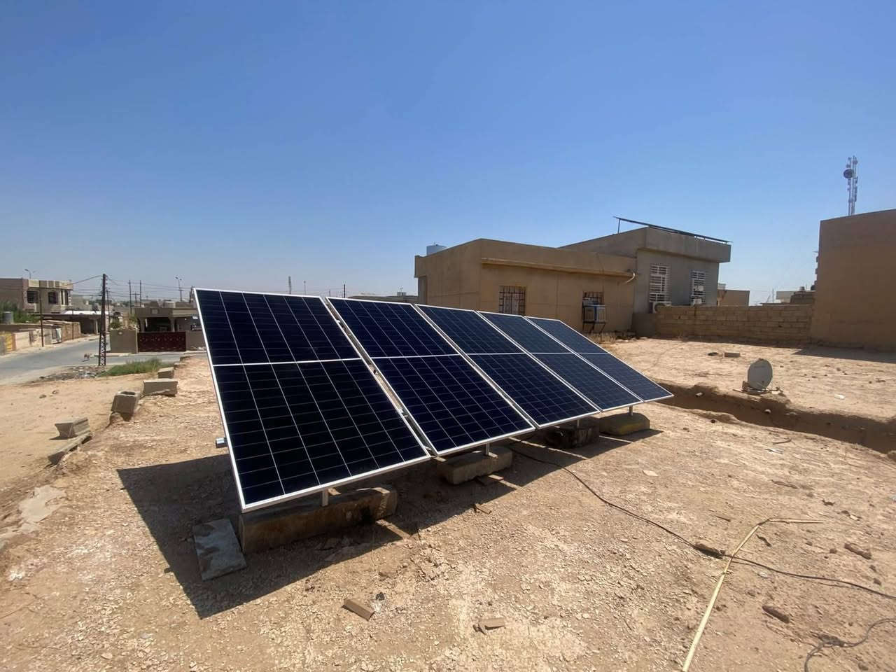 ☀️ شركة النور الهندسية للطاقة الشمسية ☀️
التميز في الأداء.. الرقي في التصميم 
(الحويجة حي العسكري) 

إذا كنت تبحث عن الجودة، الكفاءة، والجمال، فنحن خيارك الأول. تم تجهيز المنزل بمنظومة ذكية توفر:

⚡ 10 أمبير نهاراً

🔋 6.5 أمبير ليلاً

🔄 تناوب ذكي تلقائي مع الكهرباء الوطنية.

🛠️ المواصفات الفنية (مكونات عالمية)
الجزء التفاصيل والمميزات
الإنفيرتر Marvel ذكي (4KW) -  (ضمان سنة).
الألواح  16 بازبار لأعلى امتصاص. العدد 5 Hi-mo x10 645w لونجي 
البطارية ليثيوم Marvel 7.2KW) - عمر 8000 دورة، ضمان 7 سنوات، شاشة ذكية.
الهياكل حديدية ثقيلة مقاومة للصدأ ومصممة للظروف الجوية الصعبة.
التوصيلات كابلات DC أصلية (4 ملم) مع وصلات MC4 المخصصة.
🎁 عروض خاصة بمناسبة افتتاح موقعنا الجديد!
🛡️ ثقة | أمان | استفادة ⚡

📍 العنوان: الحويجة - قرب الدفاع المدني. 👷‍♂️ بإدارة: المهندس علي حسين.

📞 للتواصل والاستفسار:

اتصال: [***********]

واتساب: [***********]
