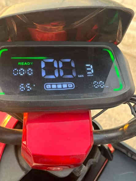 دراجة شحن للبيع
H900 2025 درع
فول مواصفات 
1- 5 بطاريات 
2-لايت لد 
3-لايت زنون 
4-ملف 2000w حقيقي
5-اشارة يمنى و يسرى ودبل اشاره
6- 3نمر
7- دبلات امامي وخلفي 
8- بريكات دهن امامي وخلفي
9- دسك بريك
10- شاحنة مع الدراجة 
11- صندوق للتخزين 
12-دي جي بلوتوث صوت عالي
13-هورن سياره عالي
14-بايدار
15-بصمتين تشغيل عن بعد وسويچين 
16-مرايات ثنين
اكرر الدراجه جديده بعدها 
رجاءاً بدون كسر بالسعر
(السعر 500 وبيها مجال  )
(المكان موصل 🌷)
الرقم الهاتف ***********
