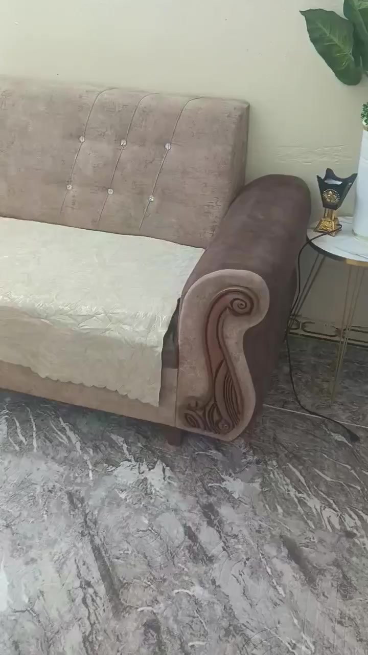 ديوان 7امتار نضيف مثل ماموضح بلفيديو سعره قفل قفل 125 بدون معامله عنوان كركوك
***********
