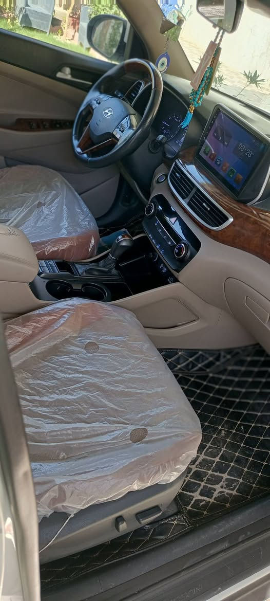 سلام عليكم 
توسان خليجي موديل 2019 رقم بغداد بسمي 
ماشيه 100
فول مواصفات قماره حديد 
المواصفات المعروفه 
كامره اماميه وخلفيه شاشه ايبات 
حساسات 
بصمه 
كشنات كهرباء 
كشنات جلد
قطعتين تبريد 
ليت خمس عدسات 
داخل صاج 
اشاير بل مري شفط ترحيب 
هند برك رجل 
وباقي المواصفات المعروفه 
تخم تاير جديد 
السياره جديده بمعنه الكلمه 
السونار بل منشور واضح بيهه بارد بصيط فقط 
السعر 180
الستفسار ***********
مكان جديدة الشط قريب مرور الحسنيه
