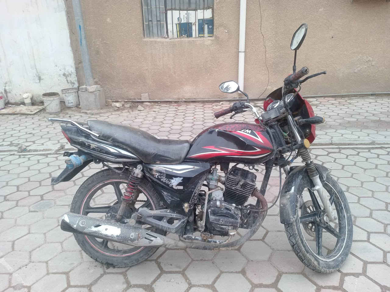 السلام عليكم ماطور للبيع جمرك رمادي شارع 20 السعر 450  ***********
