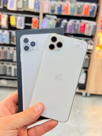 ايفون 11 برو ماكس مكفول بطاريه 93 السعر 425 وبيه مجال واتساب 075111121...