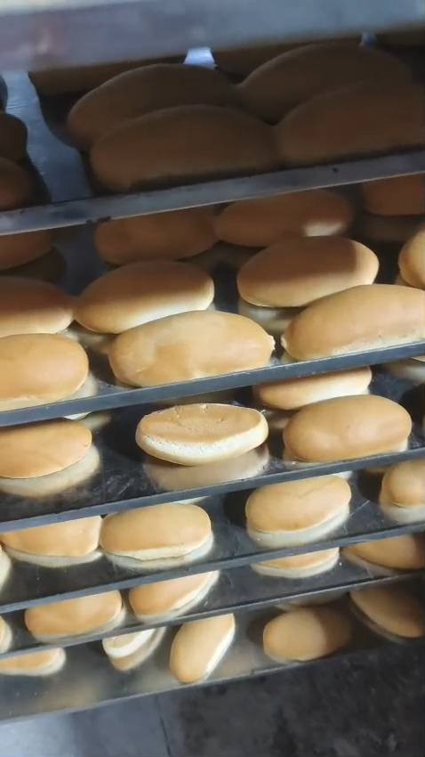 #ضمان_سنه_صيانه_وعمل 
تصنيع وصيانه قطاعات كعك ابو السمسم تقطع جميع الاوزان والاشكال 😍اصبع 😍 برازيلي 😍 بيروتي 😍 واي سرعه انت تريدها مع ميز دوار او بدون ميز دوار 😍  اني عندي فرن تجي تشتغل بيها انت بايدك على عجنتك وتشوف شغلها وتاخذها للاستفسار على الارقام
***********،،،،،، ***********،،،،،***********،،،***********
#قطاعات_عجانات_افران_مخبزدوار
