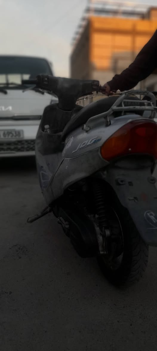 سلام عليكم شباب دراجه للبيع بيجي ٦٠ دراجه فول شلعه مختمه لطول لطول دراجه ما متعوبه الدراجه شغاله نص هندر كهربايات شغاله سلف الباتري ضعيف الله شاهد السعر ٢٠٠ وبيها مجال حك جيه العنوان بغداد المنطقه البياع حي العامل اتصل عل رقم ***********
