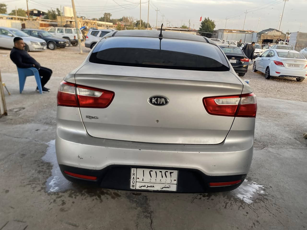 للبيع كيا ريو 2015 وارد خليجي 
كفاله عامه ضربه تبديل صبغ فتح بارد عدا الجراد بسيط
مكينه 1600 شرط كير حداديه تخم تاير تبريد كله شرط 
رقم مثنى مشروع وطني سنويته ل27 سياره جاهزه من كلشي 
السعر 89 وبي مجال لشراي 
***********
مكان السياره السماوه
