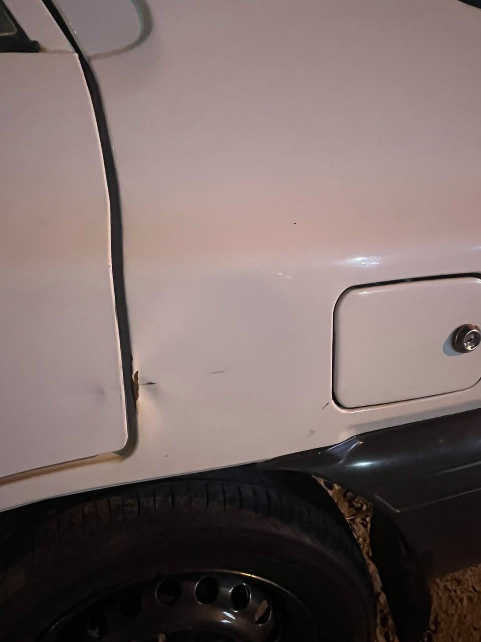 السلام عليكم 
سايبه مديل 23 
كفاله عامه بس هاي يم قبق البانزين 
على وضعيتها
بسمي
ماشيه 65
بغداد المشتل 
السعر 68

***********
