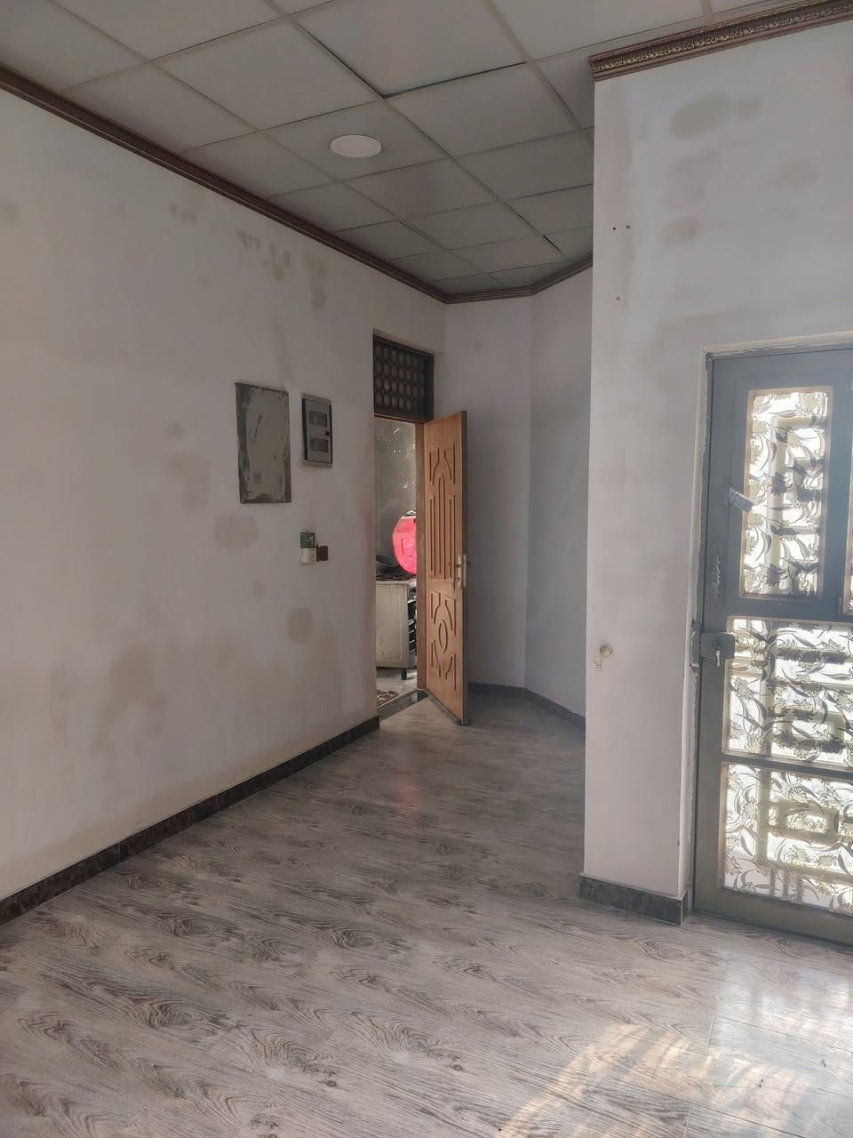 شقه للايجار.  غرفتين مطبخ حمام  صاله كبيره.   تحتوي على  ماء. وكهرباء. وماء. ارو.  ونت ضوئي.    جاهزه. شقه مرتبه..  عنوان حي الجامعه  مقابيل حي الموظفين.  مكان مرتب وهادئ  مطلوب عاىله مرتبه  وزغيره للاستفسار  راسل الصفحه 
او الاتصال على الرقم ***********
