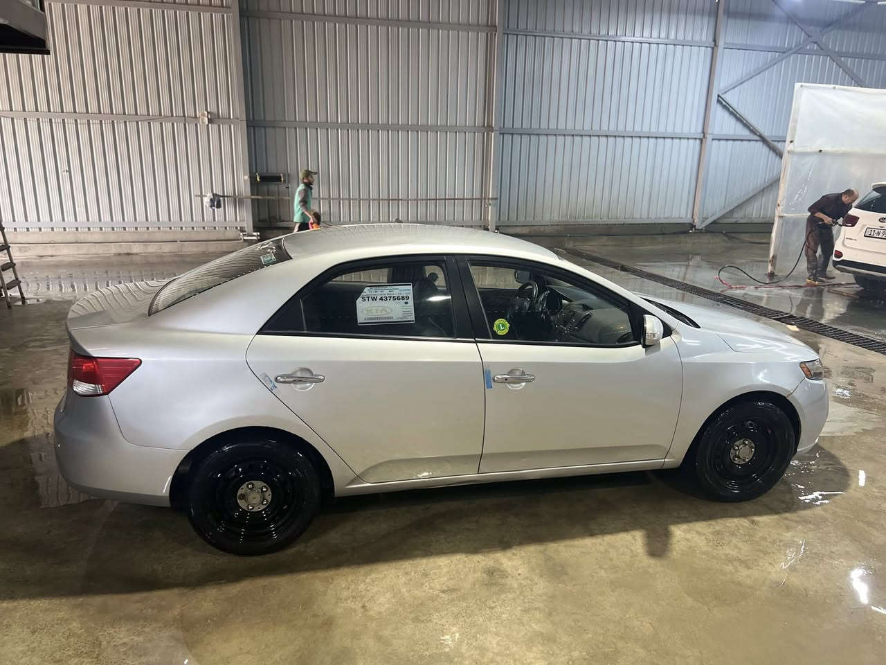 السلام عليكم
كيا فورتي 2011 فول مواصفات عدى الفتحة 
كصة جنطة بصمة تشغيل بصمة ابواب متومة طبق الاصل شرط الحاسبة كير مكينة تبريد كهربائيات كله شغال السعر 44 
المكان بغداد ***********
