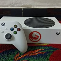 جهاز نظيف و مكفول من كل شيء ، كامل ملحقات ( عدا كيبل الـhdmi اني مشتري...