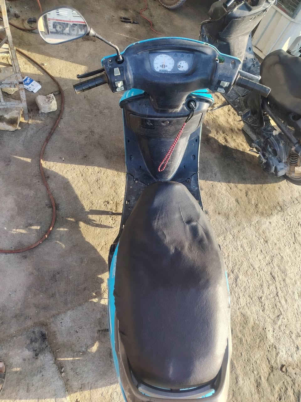 سلام عليكم دراجه فراشه للبيع محرك مفتوح بس اخرس نضيف كلش بيها شلعه قويه محركها نضيف وخرسه ما تنسمع كفرات نضيفه بيها شويه جراد تايرات نصيقه دبلات شغاله كهربائيات كلها شغاله عايزها بس باتري دراجه كلها نضيفه سعرها 250 وبيها مجال مكاني بابل ناحيه الكفل *********** رقم بي واتساب
