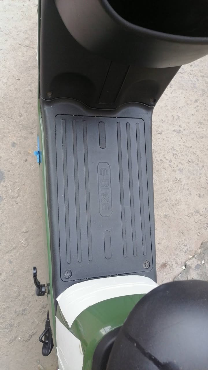 السلام عليكم للبيع دراجة شحن (مستخدمة ٣ ايام) جديدة الون زيتوني السعر ٢٧٥ وبيها مجال حگ جية للتواصل *********** محمد
