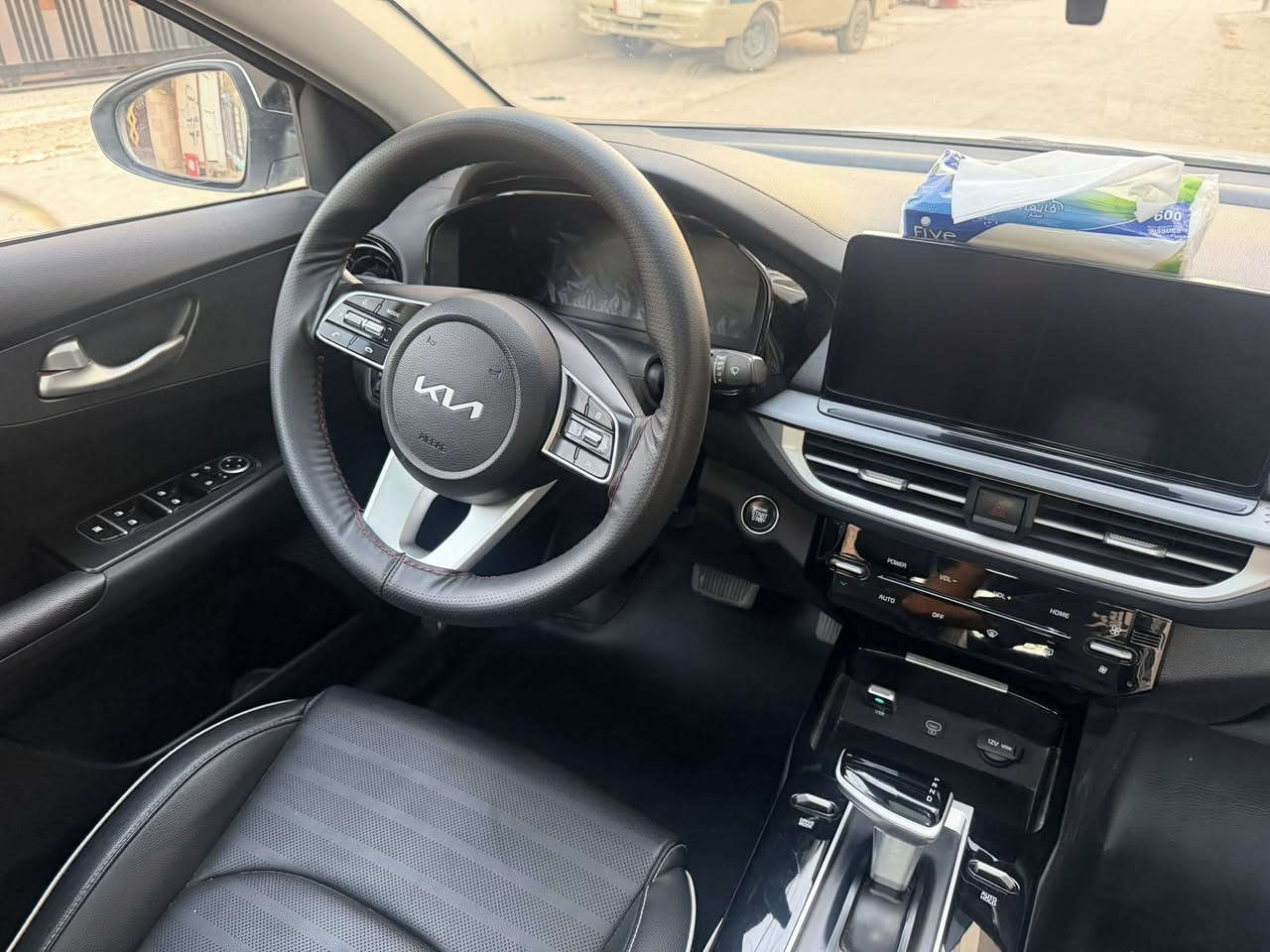 السلام عليكم 
كي 3 موديل 24 ماشيه 35 حقيقي فول مواصفات بيهه طخه بالجاملخ الخلفي مذكوره بالمنشور طخه بسيطه مواصفات السياره فتحه بصمه كشنات جلد الارضيه مغلفه السعر 133 بيهه مجال  باسمي تحويل مباشر ￼
العنوان بغداد الدوره 
رقم الهاتف ***********
