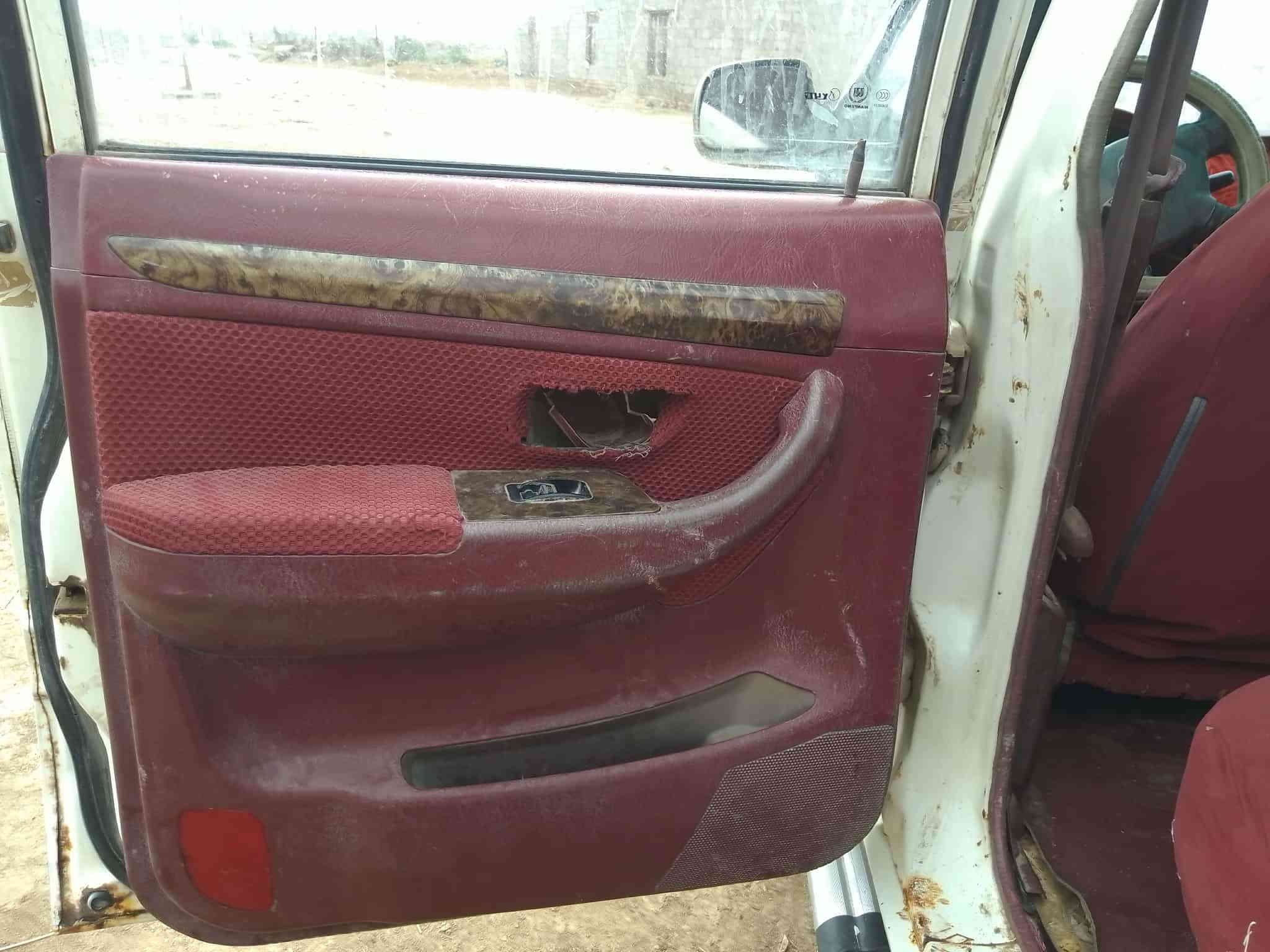 سلام عليكم فتون 13 ماندل راعيها سياره حلوه  وجاهزه كير ومكينه مكفولات شرط حداديه  تايرات جدد كهربائيات شغاله السعر 18 وبيها مجال قليل مكان السياره ناصرية الرفاعي اتصال ***********
