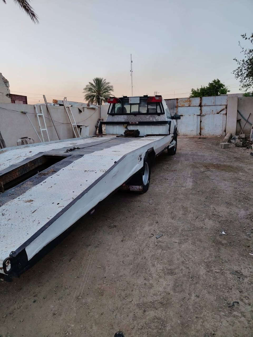 شوفرليت  كرين سطحة موديل 91. هاف لوري بلادي .كرين بلسنوية. مكينة كير حدادية خير من الله.   تخم تاير.   باتري جديد تحويل ثاني يوم. السعر  30 مكلف بل نشر. الرقم /***********.
