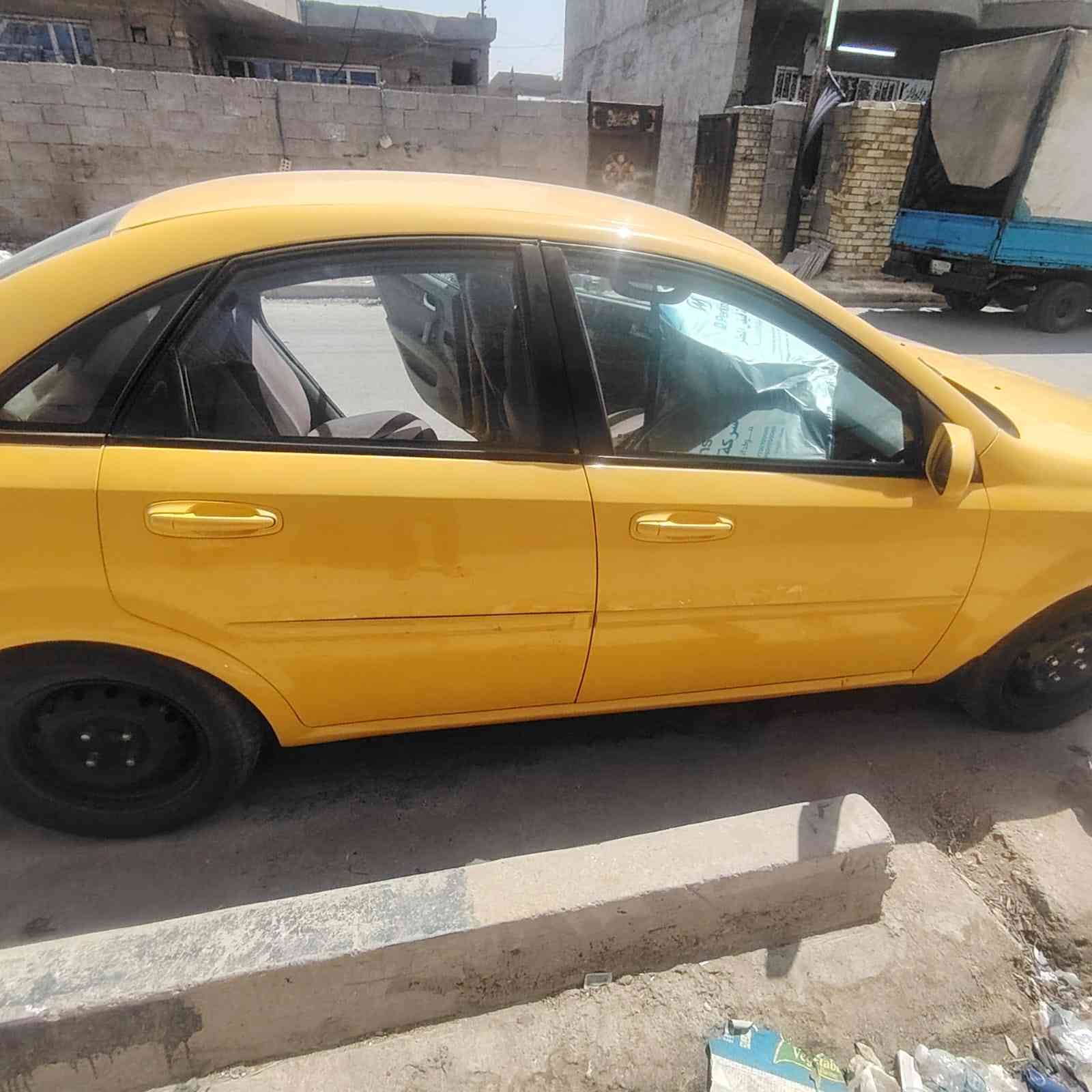 سلام عليكم وبتراء موديل ٢٠١٢ كير ومكينه كفاله 
تخم تاير جديد صدر جديد سياره ما ناقصهه شي بسمي 
سياره عليهه غرامه ٧٠٠ ينزل من سعرهه 
عنوان المعامل السعر ٧٠ وبيهه مجال الشراي 
***********
