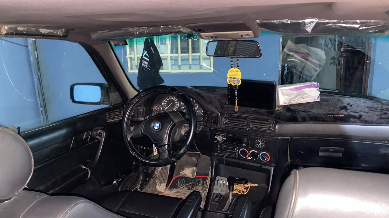 بي ام دبليو للبيع
موديل1991
525i  فول فول مواصفات بجم عريض 4جامات كهرباء داخل بالكامل جلد سلايت  كير محرك كلو شرط طخم تاير جديد وياله خلية رقم نينوى مسطره كاربون بيها 
السعر70وبيها مجال بسيط 
***********
***********
