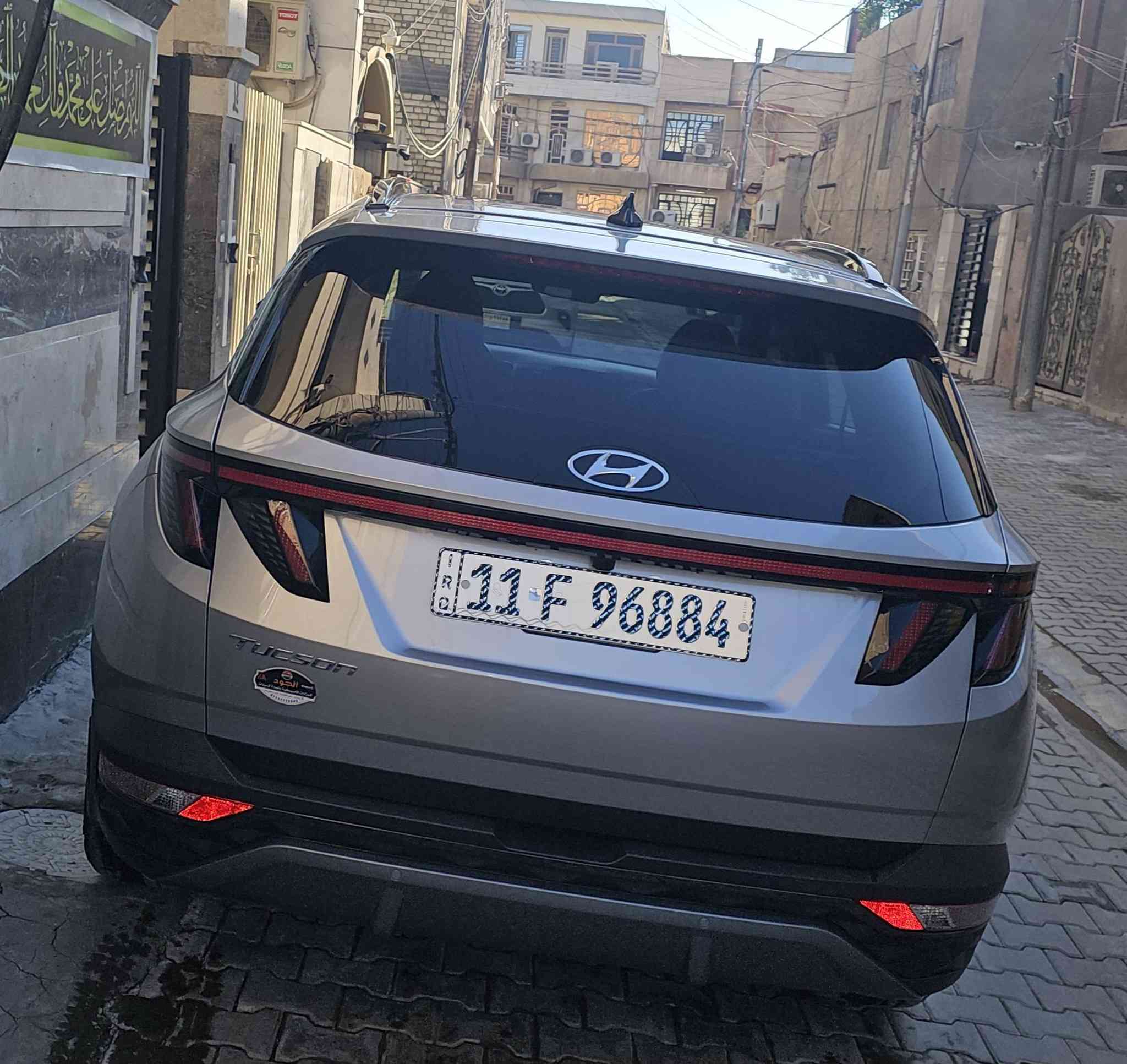 هونداي توكسان للبيع
موديل2024
بانزين
 لمتد vip فول الفول أمريكي
لون السيارة سلفر فضي 
دخول جديد مرقمة بغداد 
المواصفات LIMITED VIP
1- بصمة تشغيل 
2- بصمة أبواب لمس دخول ذكي 
3- بنوراما على طول السيارة 
4- صندوق كهرباء شفط 
5- كامرات 360 درجة 
( جانبية - أمامية - خلفية ) 
6- كامرات مع الأشارة 
7- السيارة تتقدم وترجع بالبصمة 
8- تبريد تدفئة كشنات أمامية 
9-داخل و كشنات جلد لون أسود ملكي 
10- كشنات كهرباء 
11- أضواء محيطية  
12- كشنات خلفية هيتر 
13- مرايات تعتيم ذاتي 
14- أبل كار بلي 
15- أندرويد أوتو 
16- شاشة دجيتل 3 أشكال للقيادة 
17- أشاير ترحيب 
18- أضواء أمامية LED زنون 
19- أضواء خلفية LED
20- هوك خلفي 
21- فول أوامر صوتية 
22- جامات أوتو 
23- قطعتين تبريد 
24- أشارات بالمري
25- گير دگم 
26- شفتات ستيرن 
27- تحكمات ستيرن 
28- تدفئة ستيرن
29- محرك 2500المرغوب 
30- هاند بريك بصمة 
31- شحن واير ليس 
32- منافذ شحن 
33- أوتو هولد 
34- تشغيل عن بعد 
35- السيارة أوتو بارك 
36- حساسات  أمامية 
37- حساسات خلفية 
38- گير AT المرغوب 
39- رادار أمامي رادار خلفي رادار جانبي 
40- نقطة عمياء 
وبعد بيها هوآآي مواصفات 
ممشى السيارة ( 6تالاف ميل حقيقي) 

السيارة مكفولة بيها تبديل چاملغ جهة السايق فقط وبدون أيرباك 

مكان السيارة بغداد حي القاهرة 

السعر235$$وبيها مجال 

رقم الهاتف ***********
