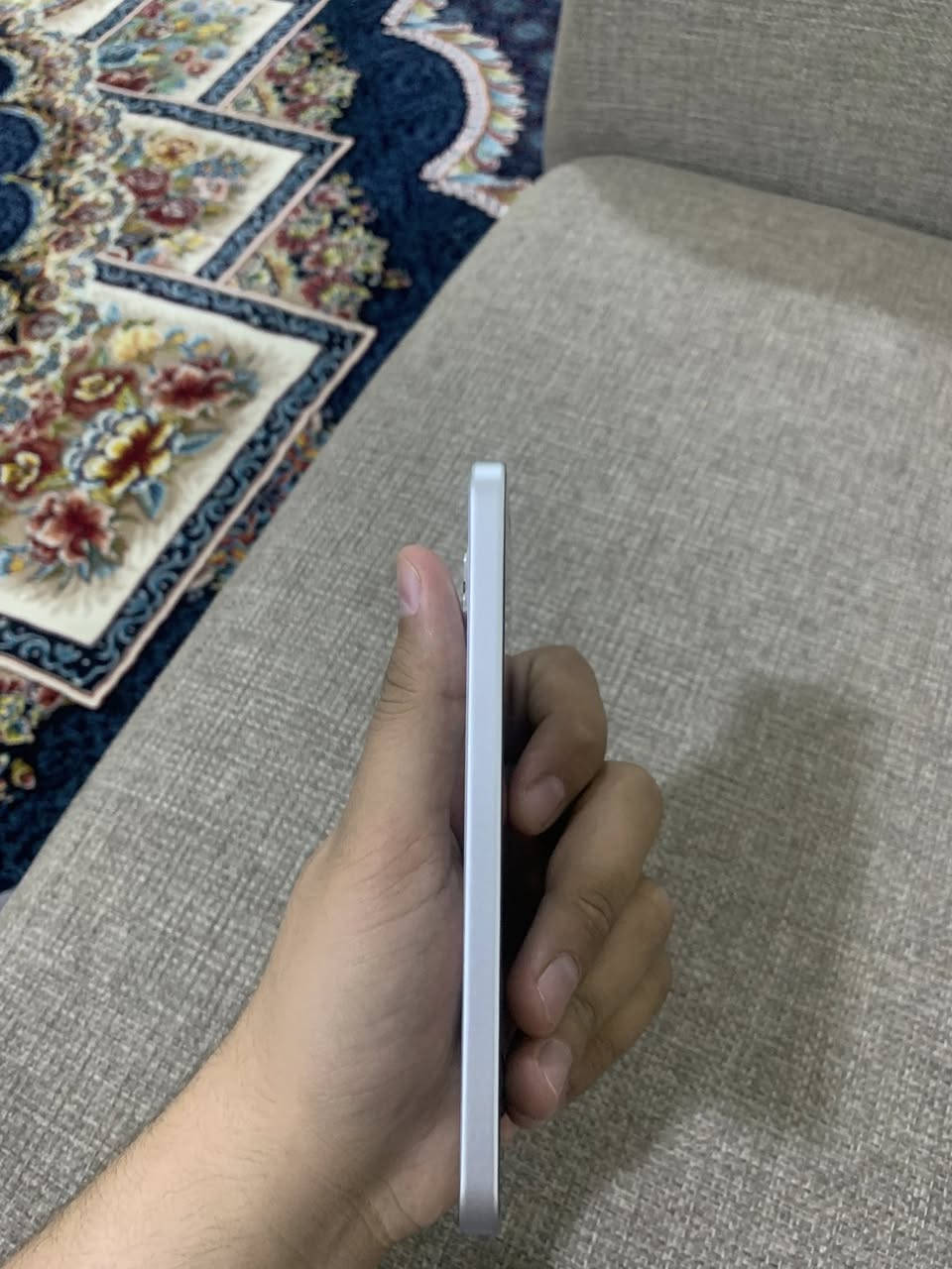 للبيع هونر 400 ذاكرة 256 لون ابيض مستخدم 15 يوم فقط ملحقات كامله عنواني النجف توصيل ماعندي رايده ب 470 وبي مجال 
***********
