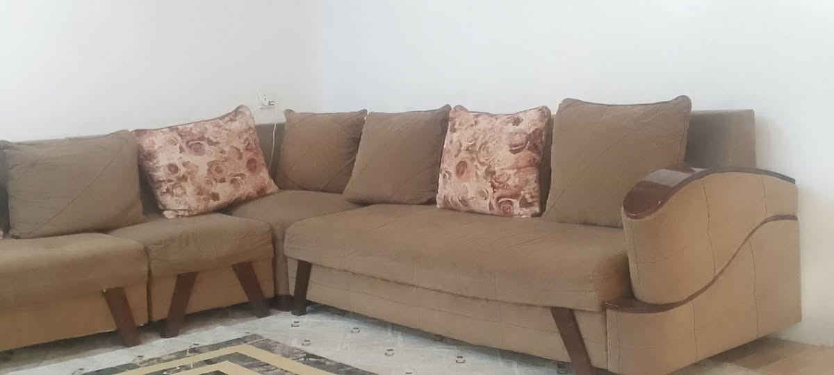 ديوان ١٠ نفرات نظيف للبيع ***********
