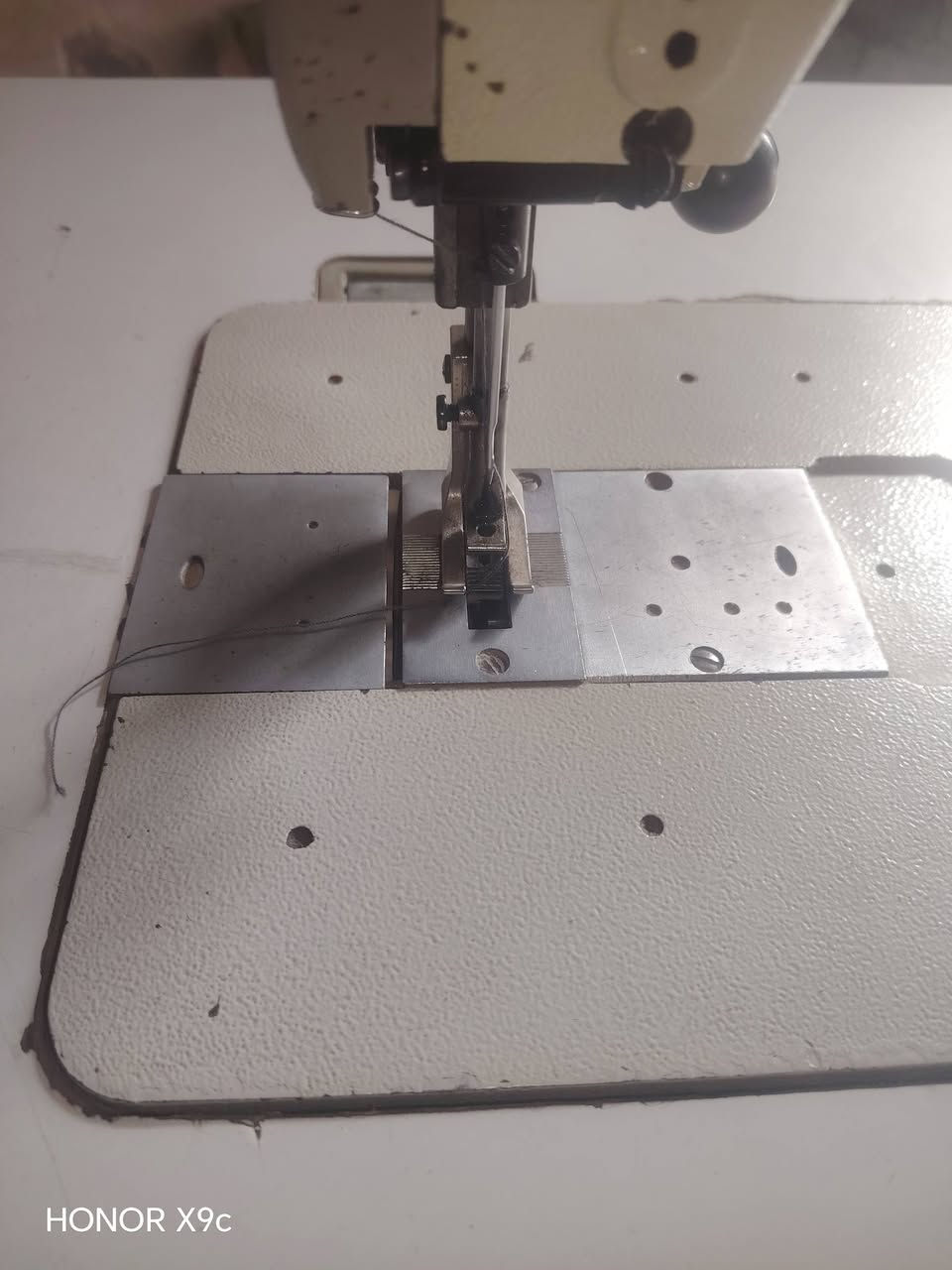 السلام عليكم للبيع مكينة خياطة جلود دبل سحب ابره خشنه حجم ٢٧ دبل بايه ماطور تحكم سرع السعر ١٢٠٠ مع المجال للاستفسار الاتصال على الرقم ***********
