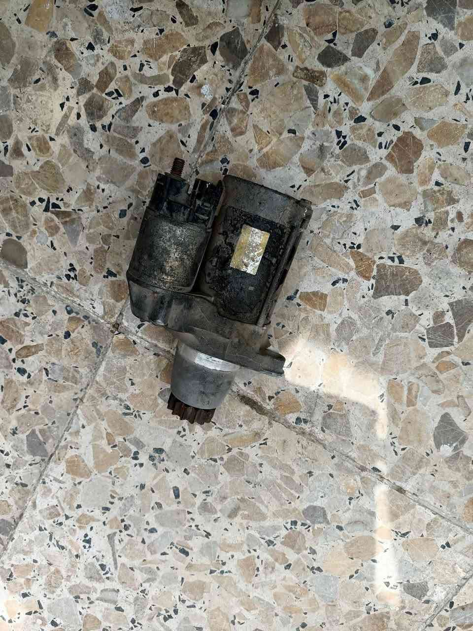 السلام عليكم قطع غيار للبيع عداد مال لاندكروزر موديل 2008 شغال ماعده كيج البانزين عاطل وضفيره كامله شغاله والاغراض البقيه مال سياره هايلندر موديل 2008 قيم بما يرضي الله وخذهن للتصال *********** العنوان بغداد
