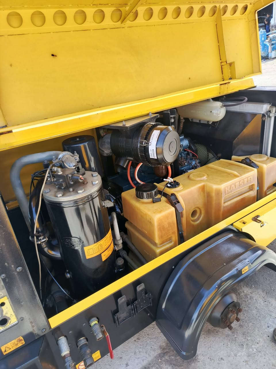 كبريسر كيسر حجم 70اخو الزيرو عدد الساعات 1600ساعه المكان البصره التصال ***********
