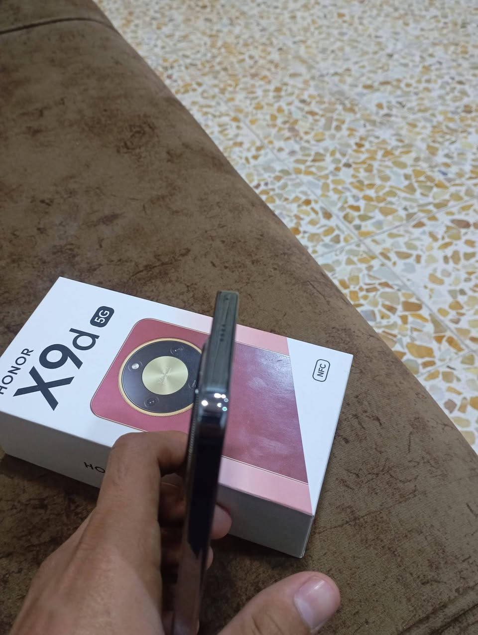 هونر HONOR X9d 5G اخو الجديد مستخدم شهر ونص كامل ملحقات
جهاز نضافتة 100% ذاكرة 256 عشوائية 24 
💵 السعر 445
مكاني موصل ايسر 
‏تواصل على الرقم ***********
‏
