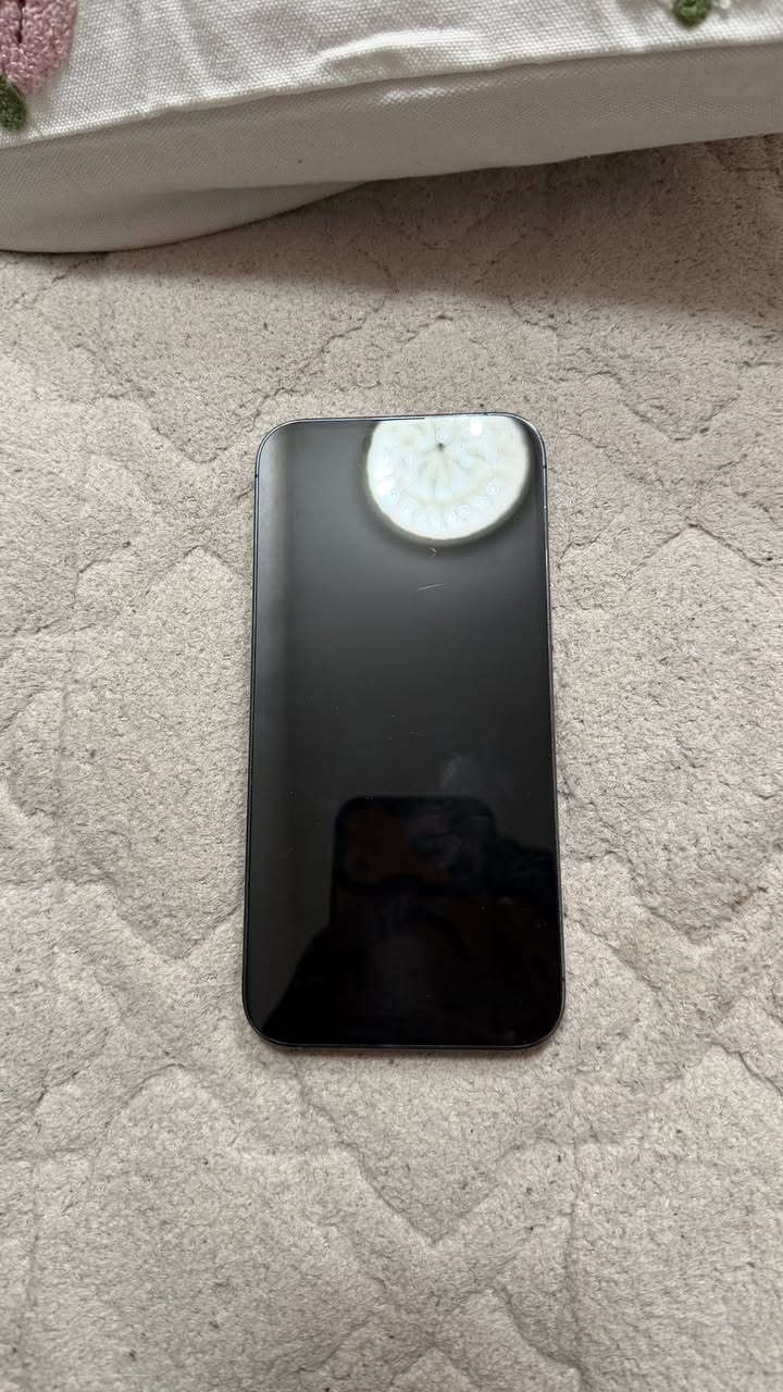 ايفون 14 pro max ذاكرة 128 الجهاز ماخذة من امريكا  وكارتونتة وغراضه كلها كاملة شرط البطارية 84% الشاشة بيها شخوط 
الرقم ***********
