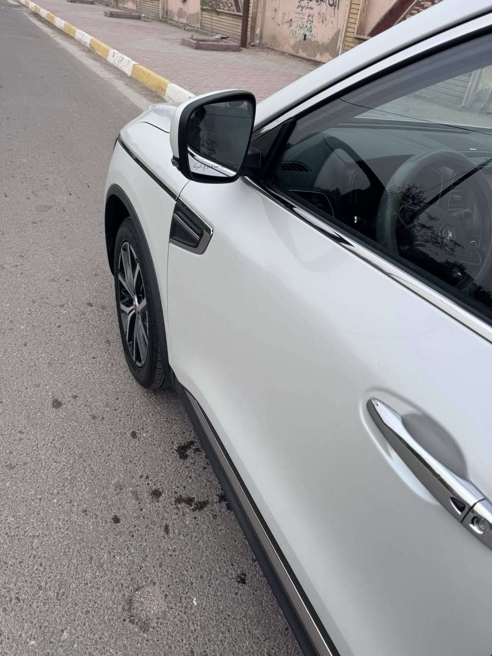 السلام عليكم
للبيع رينو كوليوس 2022 حرة بغداد تحويل ثاني يوم ماشية 54 الف كيلو مابيها اي حادث ماعدا شخوط في الدعامية 
مواصفات السيارة 
 المحرك 4 سلندر  2.5L نيسان ياباني
 ناقل حركة أوتوماتيك 7 سرعات. نيسان
 دفع رباعي 4WD مع امكانيه اختيار فقط 2WD او تلقائي
 مفتاح التشغيل بصمة مع خاصية التشغيل عن بعد
حساسات 360 درجة مع نظام الركن التلقائي للسياره
كامرا خلفية دوارة
مصابيح امامية LED زينون   
 مصابيح خلفية LED 
 ويل كب 19 نيكل
 اشارة في المرايا الجانبية 
 المرايا قابلة للطي تلقائياً
 رادار جانبي (نقط عمياء)
عدد AIR BAG 8
 هاند بريك كهرباء 
 مكابح ABS 
 شاشه باللغه العربيه تدعم اندرويد اوتو وابل كار بلي
 تحكم كامل بالمقود 
 تتسع المقصورة لـ 5 ركاب
مقاعد جلد تبريد وتدفئه للمقاعد الاماميه
 اضاءة led داخل الأبواب 5 الوان
 لوحة العدادات متغيره 4 أشكال
  تبريد مناخين للسائق و الراكب مع تبريد خلفي
 مقابض ابواب نيكل مع زر بصمه
 نظام مانع الانزلاق 
حاملات اكواب مبرده
 سستم صوت BOSS
صندوق كهرباء
فتحة سقف بانوراما
اريل نفيگيشن
المرأة الوسطيه بخاصية تعتيم ذاتي
السعر ٢٧ مليون دينار
المكان بغداد حي الجامعه
***********
