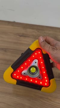 كشاف مثلث • ٥٠٠ لومن • شمسي USB أربيل