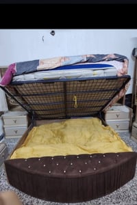 غرفه النوم لل بيع  سعر ٥٥٠ بيهه مجال بسيط كلش ضخمه ونضيفه اضراهه بسيطه...