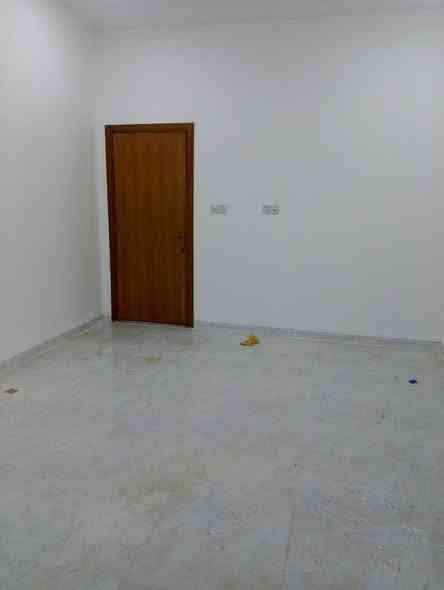 بيت طابقين  بناء حديث درجة أولى فارغ حاليا جاهز للسكن للبيع السعر 87 مليون وبي مجال بسيط بالبكرلي الثالثة قرب جامع سلمان المحمدي مجاور سنتر البكرلي بصف التبليط مباشرتا المساحة 100 متر الواجهه 6 أمتار يحتوي على غرفتين نوم وصاله ومطبخ وهول وصحيات فوك وصحيات جوه داخلية وخارجية عالي عن الشارع خدمات كامله ماء اساله وكهرباء ظفيرة ومجاري وقريب جدا على خط كيات البكرلي سند 25 طابو زراعي تحويل مباشر باسم المشتري للاستفسار ***********
