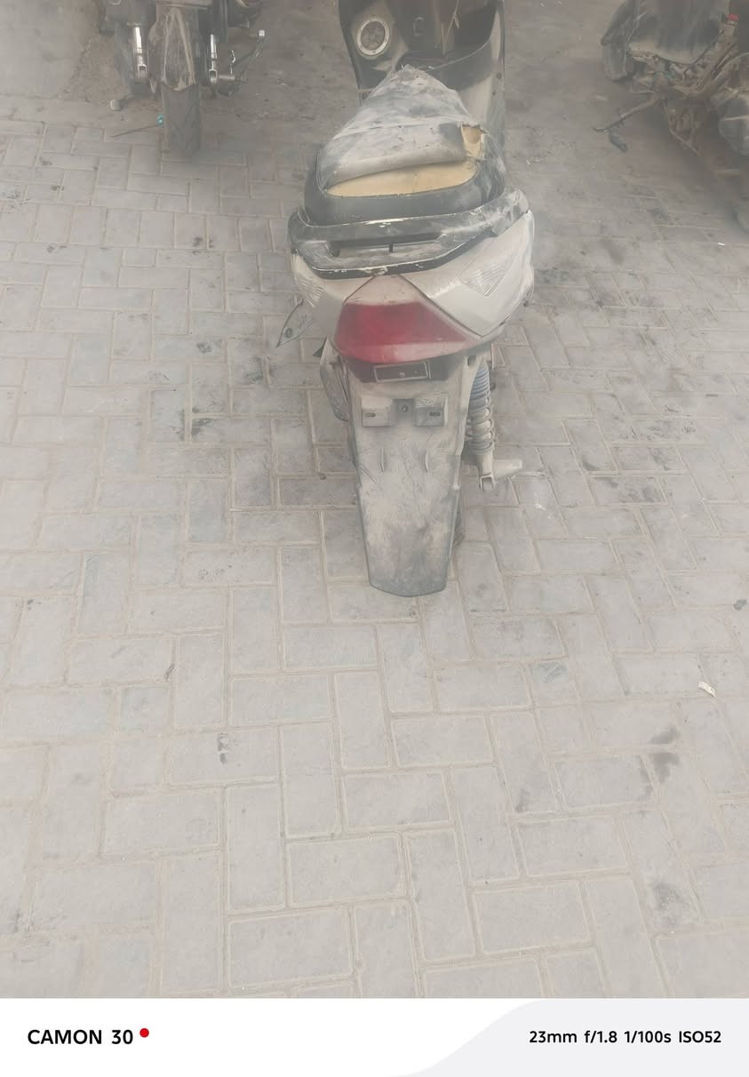 ثعلب الدراجه نقصه تجفيت فقط
كامله غراضه بس شد بوشه وبستم وشغل فاتح المكينه غراض بالجنطه 
السعر 150 قفل قفل قفل 
الدوره ابو دشير الدراجه نضيفه حيل 
اتصال ***********
