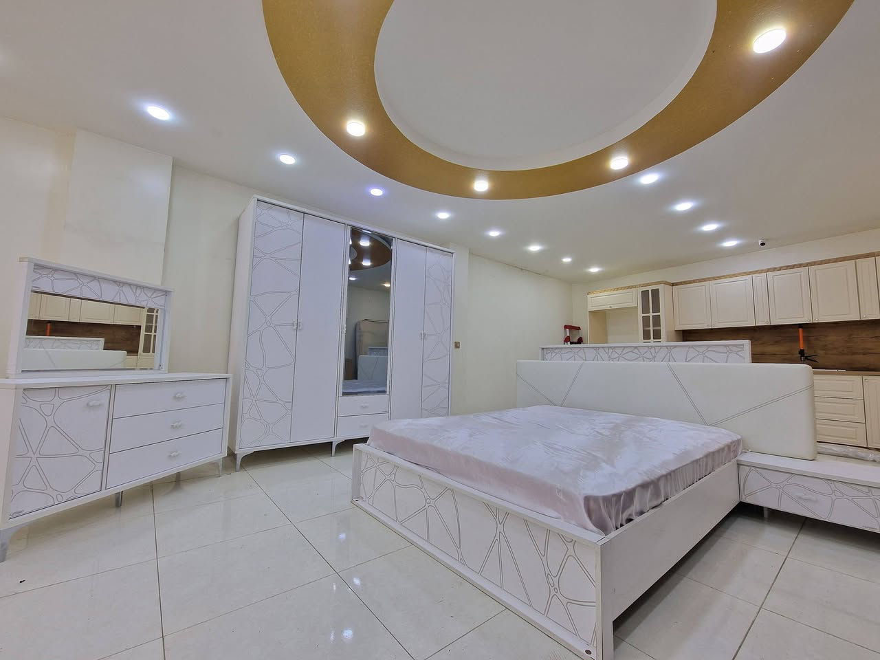 ژووری نوستن مارکەی ALFEMOتورکی 6 پارچە
زۆر جوان و تازە ماوەتەوە 
دۆشەکی باشی لەگەڵە 
سلێمانی/ کانسپیکە/پشت مزگەوتی تەبای 
گەیاندن هەیە
***********
