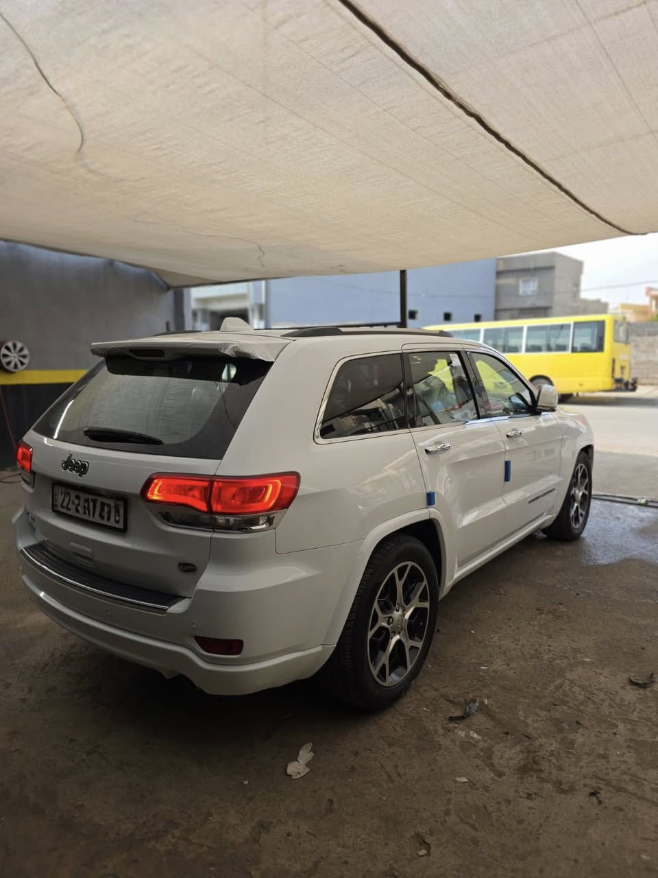 سلام عليكم جيب اوفر لاند فول 1/1
الموديل2018   (خليجي) . وكالت هارلم السياره 

المحرك : V6.  3.6L . 

العداد : 75 الف  كيلو شرط حقيقي . علا ايد وحده 

رقم اربيل  الجديد كامل تحويل ثاني يوم 

مكفوله من صبغ و البارد والتبديل و الفتح و اي ضرر كفاله

سياره  جديده و حلوه استخدام قليل جدا

*داخل بيجي 

* دفع رباعي 4x4 . 

* تحذير الخروج عن المسار ⚠ . 

* تحذير النقطة عمياء ⚠ .

* شاشات خلفية . 

* نظام الاسطفاف الآلي (اوتو بارك) .

* ويل قياس 20 انج .

* سقف بانوراما . . 

* نظام التعليق هوائي (جكات) . 

* ستيرن كهربائي . 

* المصابيح الأمامية زنون .

* كشافات الضباب زنون .     

* تشغيل عن بعد ...

* حفظ وضعيات الجلوس (ميموري) . 

* المقاعد الأمامية تبريد وتدفئة .

* المقاعد الخلفية تدفئة .. 

* سستم صوت هارمون كوردون . 

* حساسات أمامية

* حساسات خلفية . 

* كاميرا خلفية .. . . 

السعر 290ورقه 💲 و بيهه مجال

رقمي ***********
